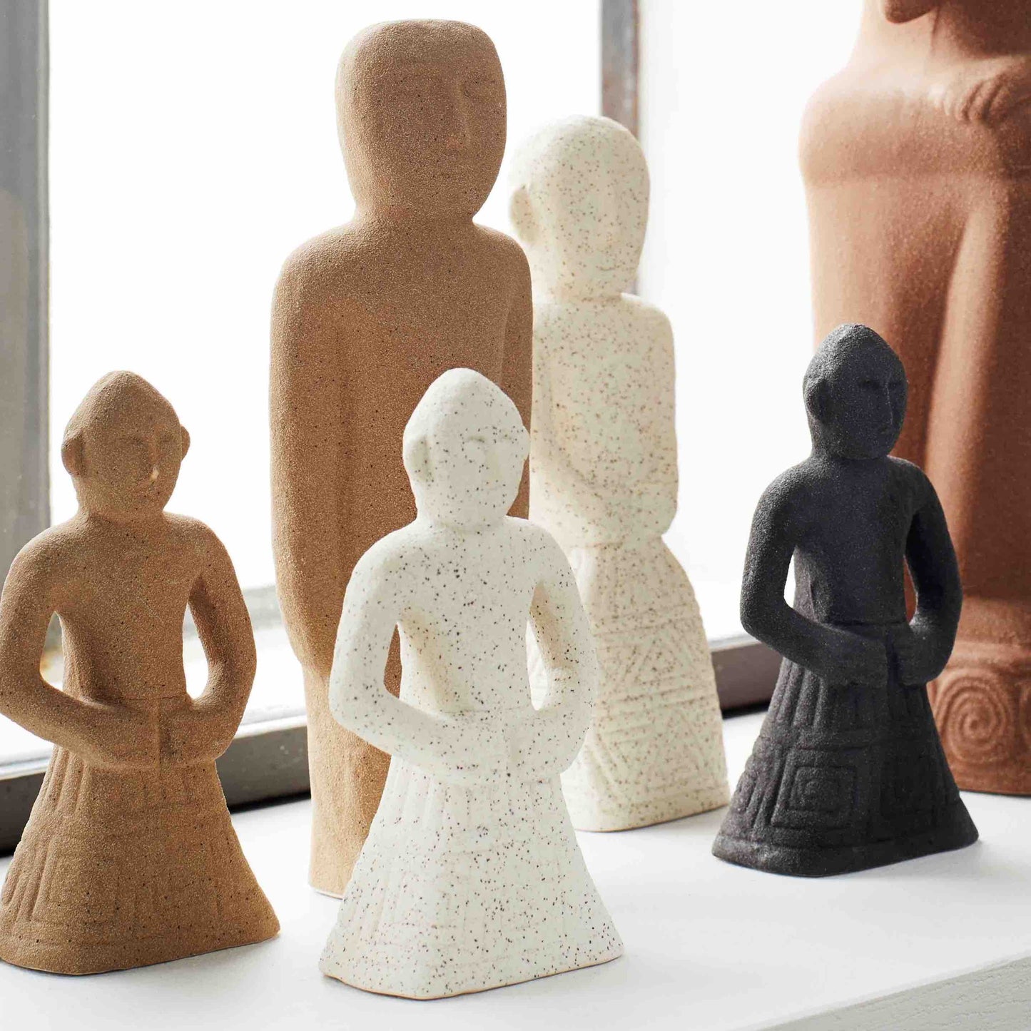 Madam Stoltz, Dekofigur stoneware, monochrome-home