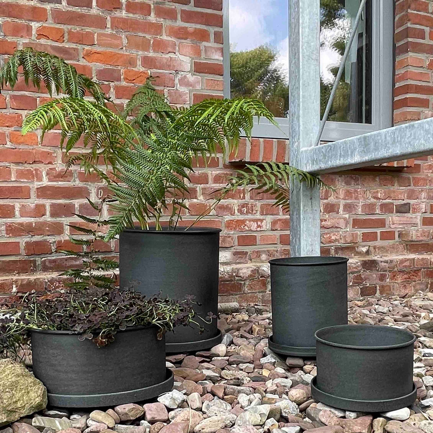 DBKD Blumentopf aus Metall