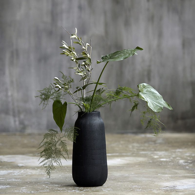 schwarze Vase Groove von House Doctor