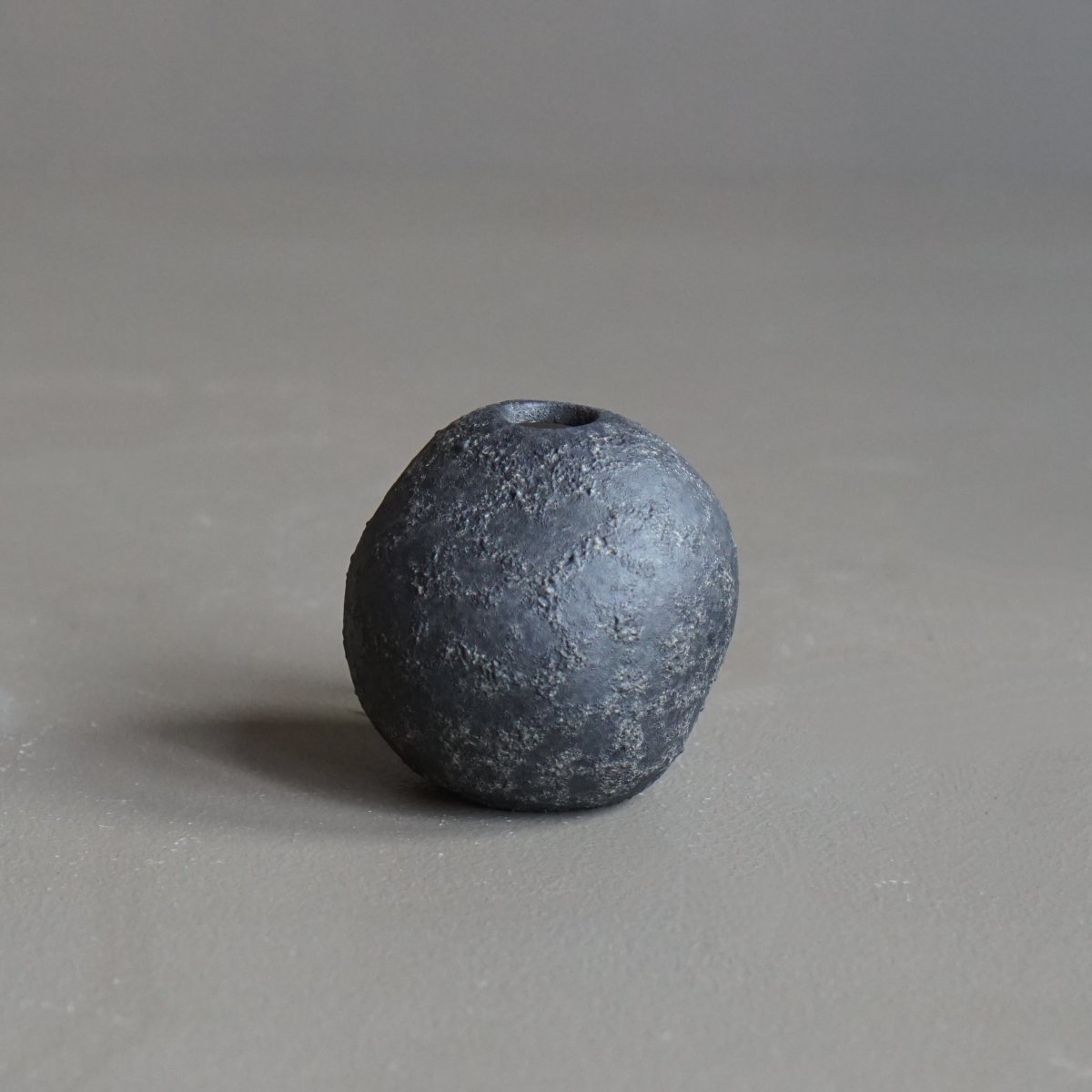skandinavische Vase Miniatur aus Keramik
