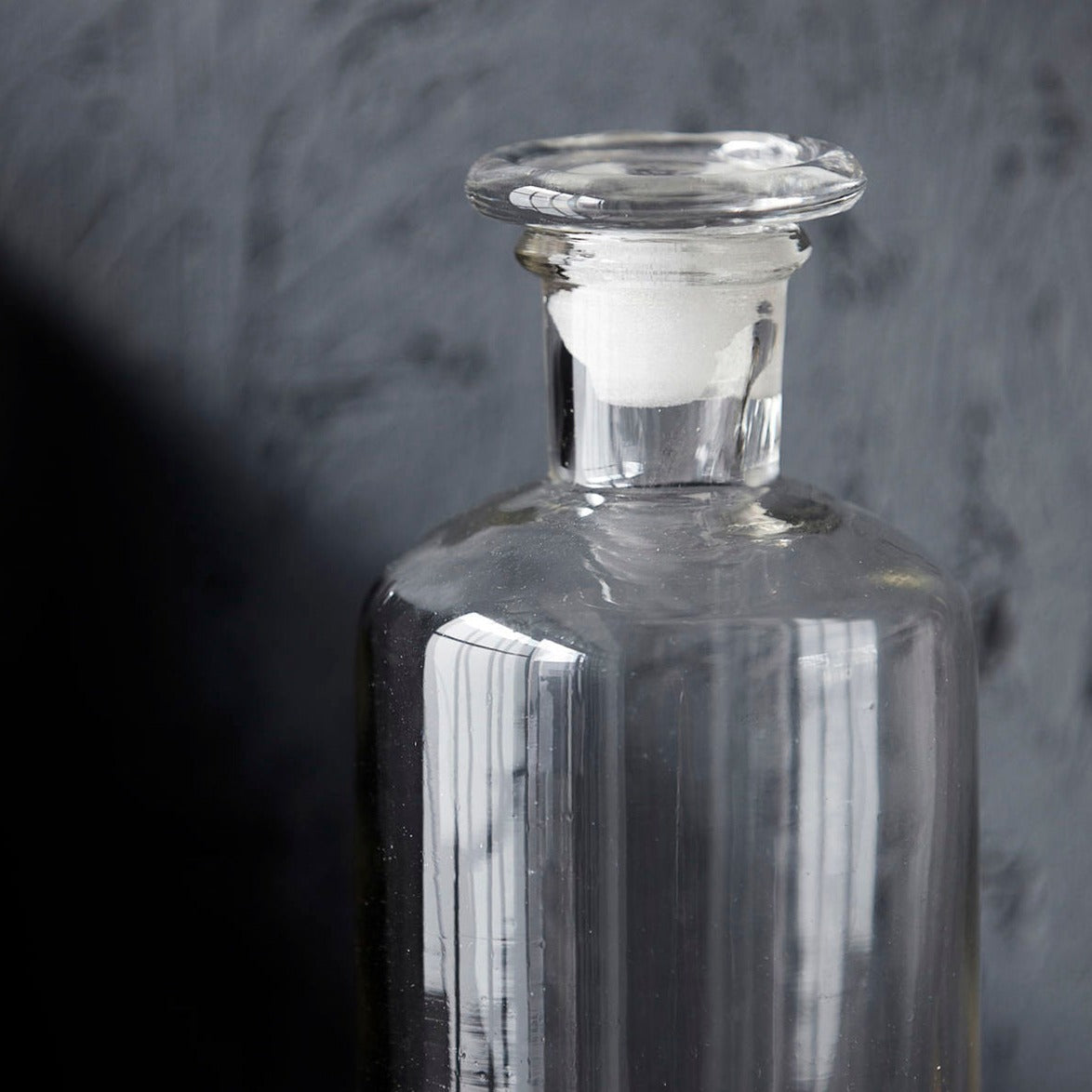 Glasflasche mit Deckel