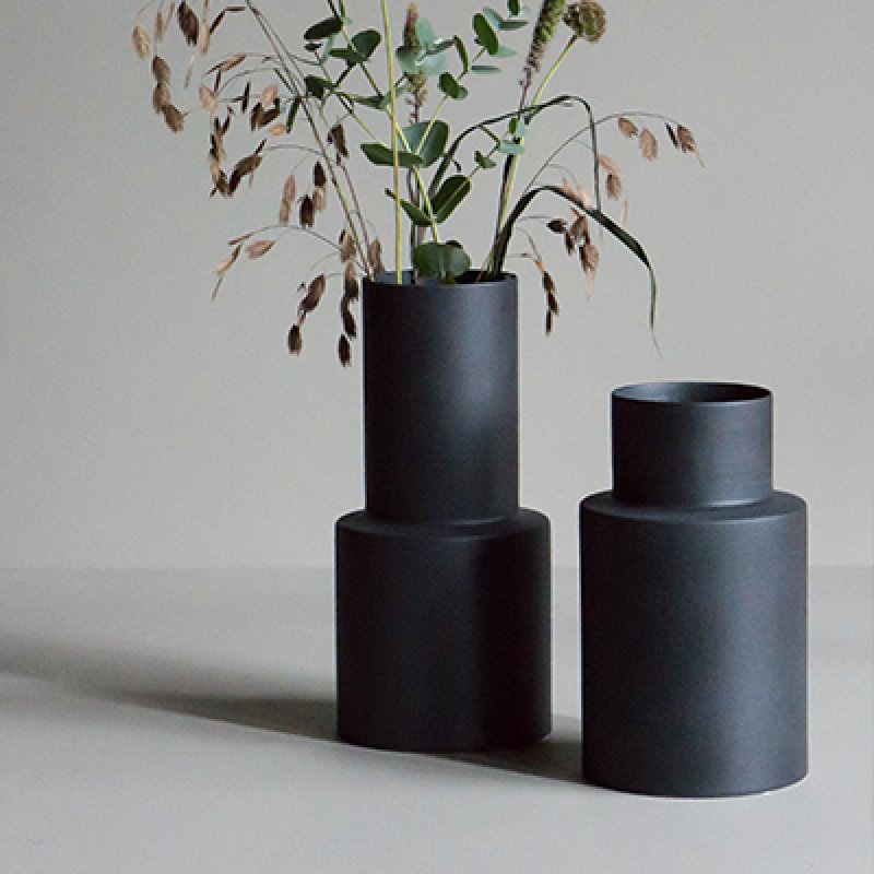 DBKD Vase Oblong cast iron schwarz small monochrome-home Buxtehude