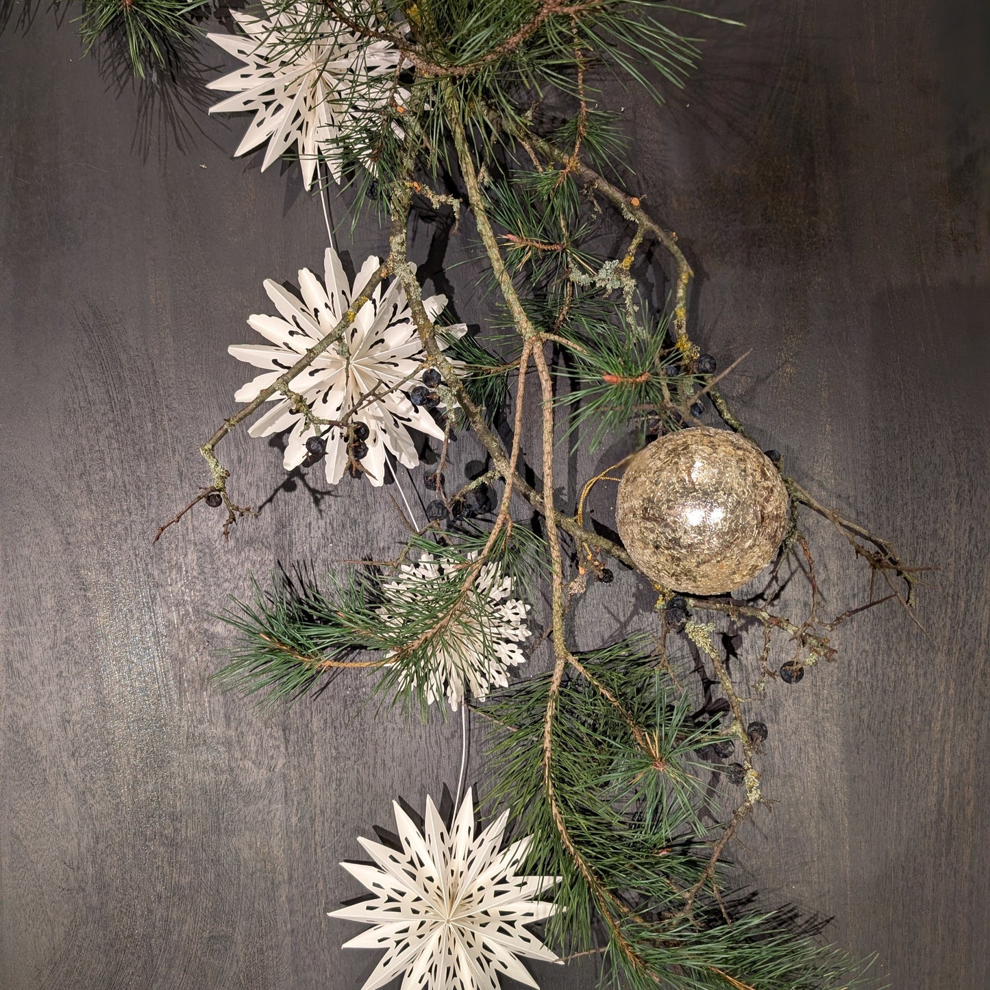 Papiergirlande mit unterschiedlichen Sternen