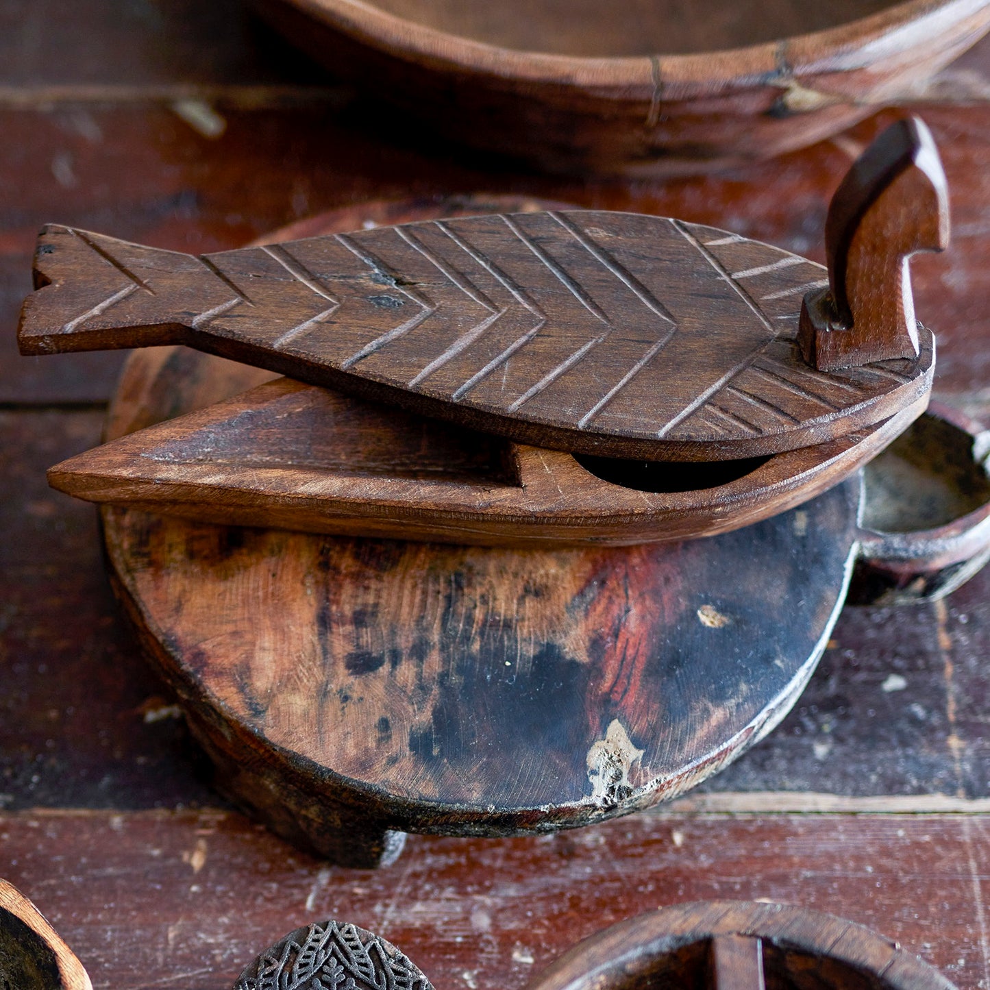 Holzbox mit verschiebbarem Deckel unmd 2 Fächern, in Form eines Vogels