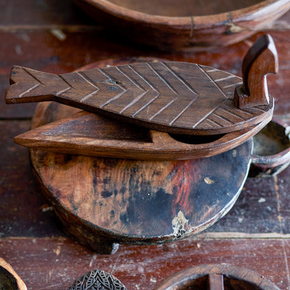 Holzbox mit verschiebbarem Deckel unmd 2 Fächern, in Form eines Vogels