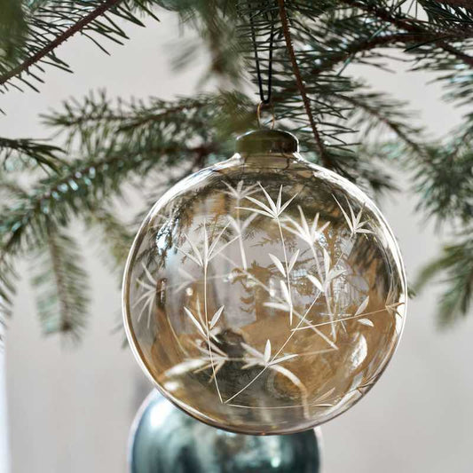 braune Weihnachtskugel aus Glas