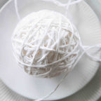 weiße Papierschnur