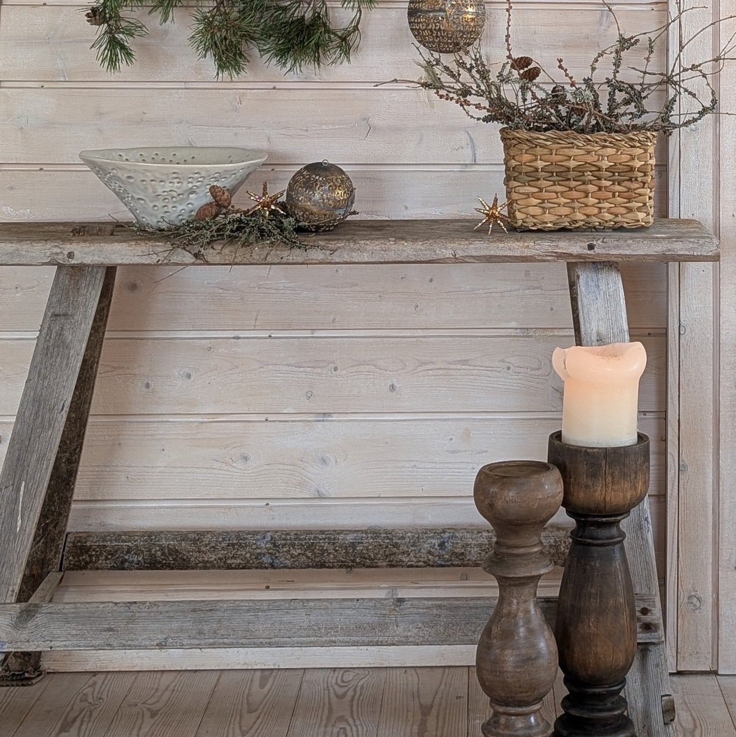 Kerzenhalter Holz Theron
_monochrome-home